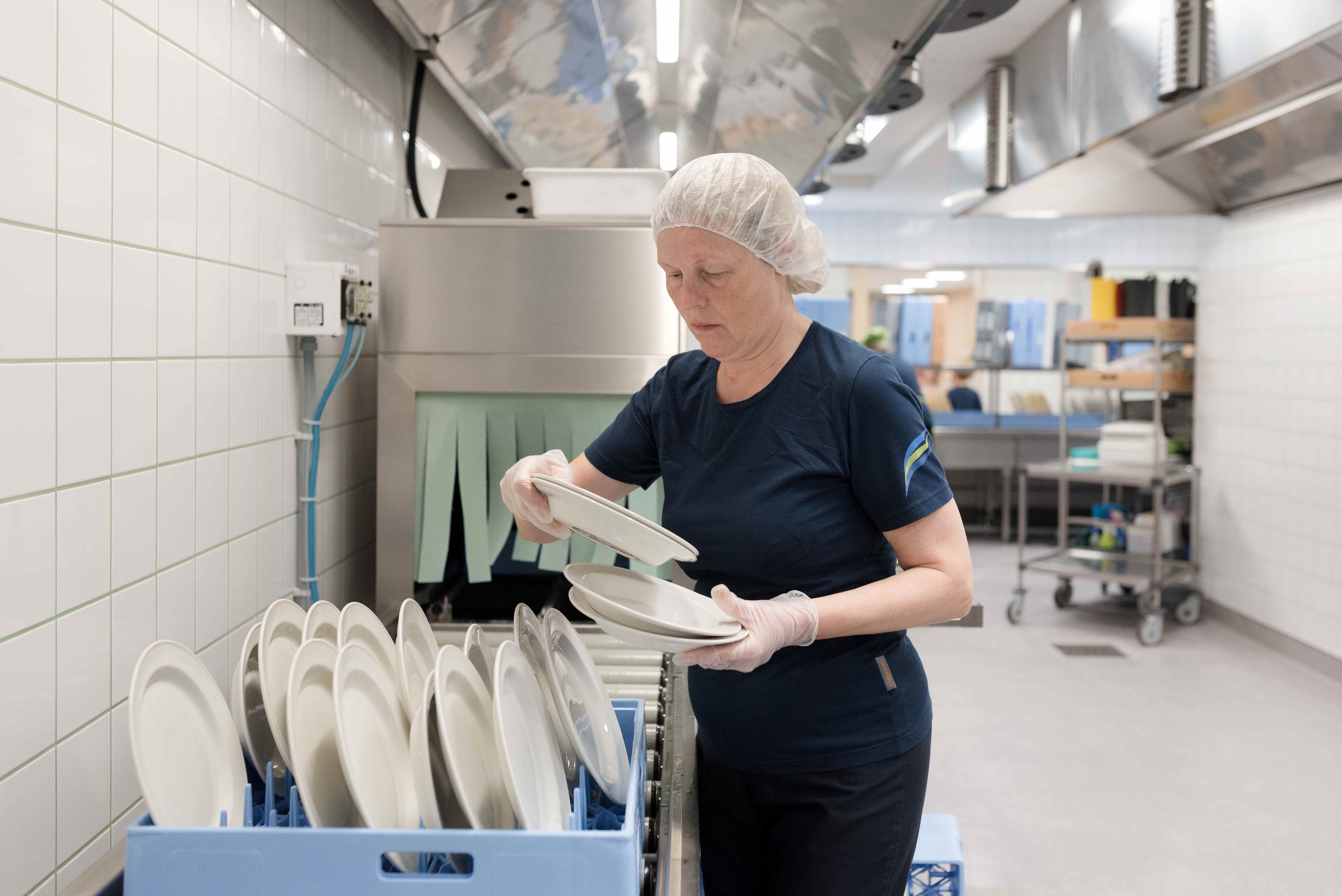 Palvelukeittiön astiahuoltoa