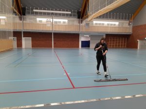 Kunto-Lutran liikuntasalin siivous