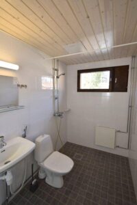 rivitaloasunnon kylpyhuone